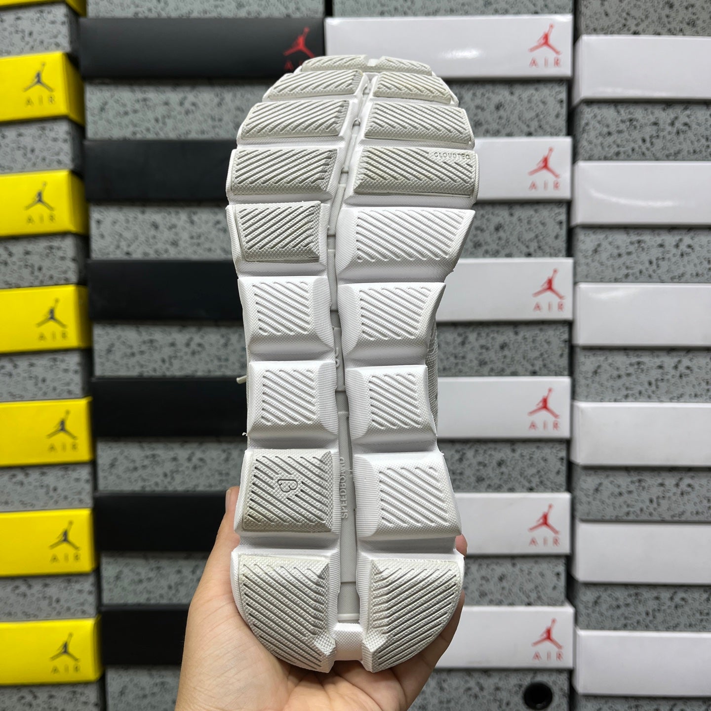 Cloud 5 Grey White