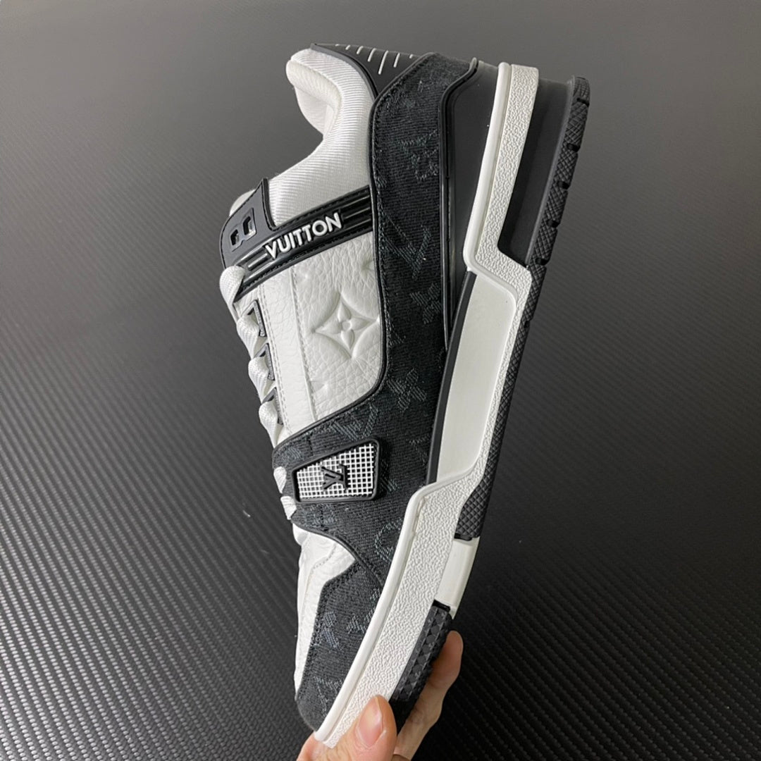 Trainer Black and White
