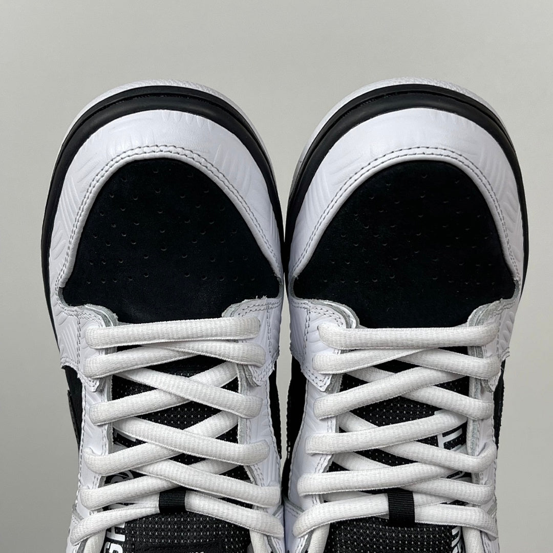 Dunk SB TIGHTBOOTH