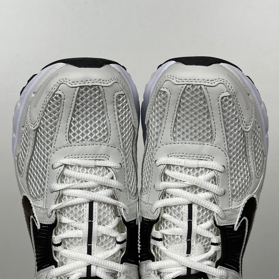 Vomero 5 White / Black