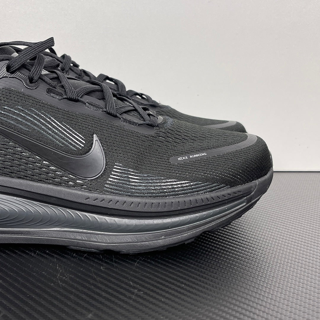 Vomero 18 Black