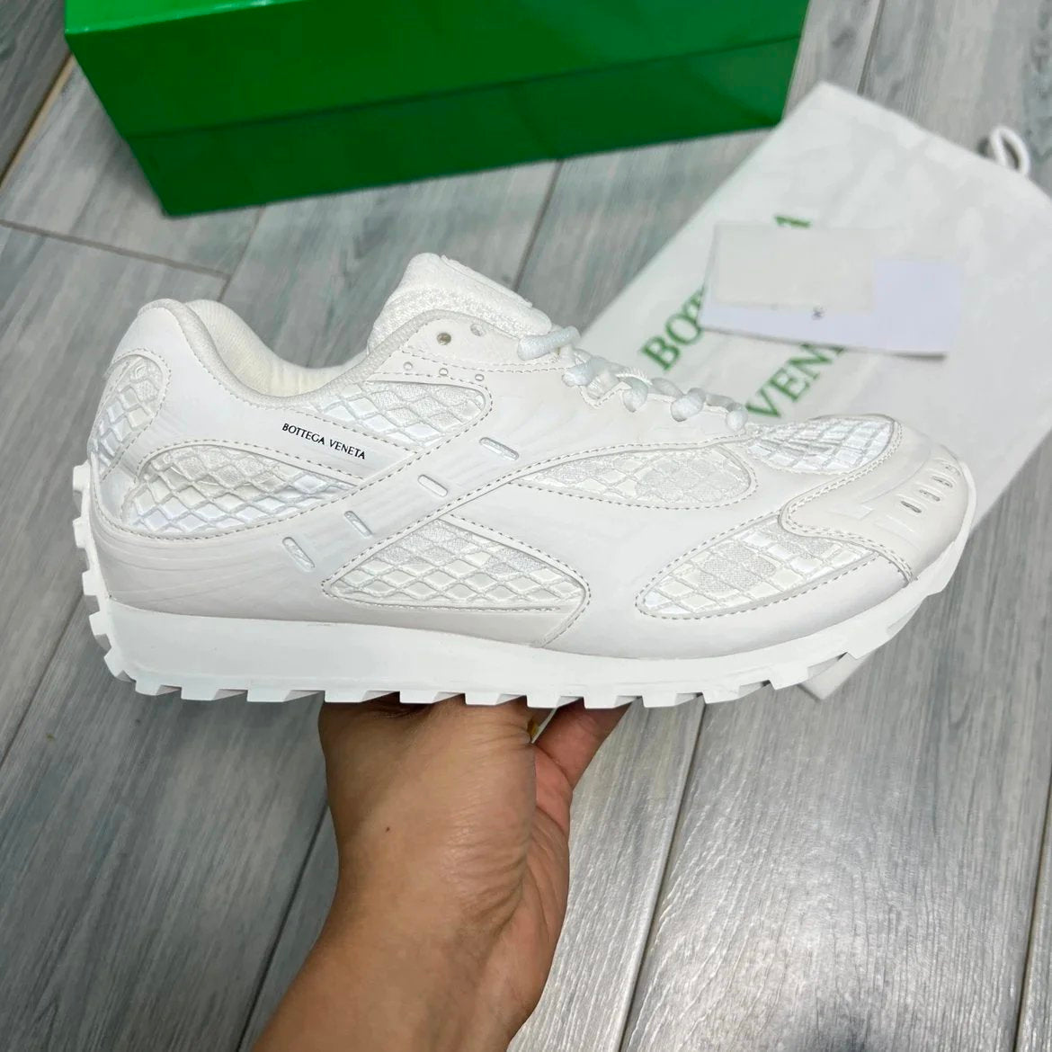 Bott3ga Ven White