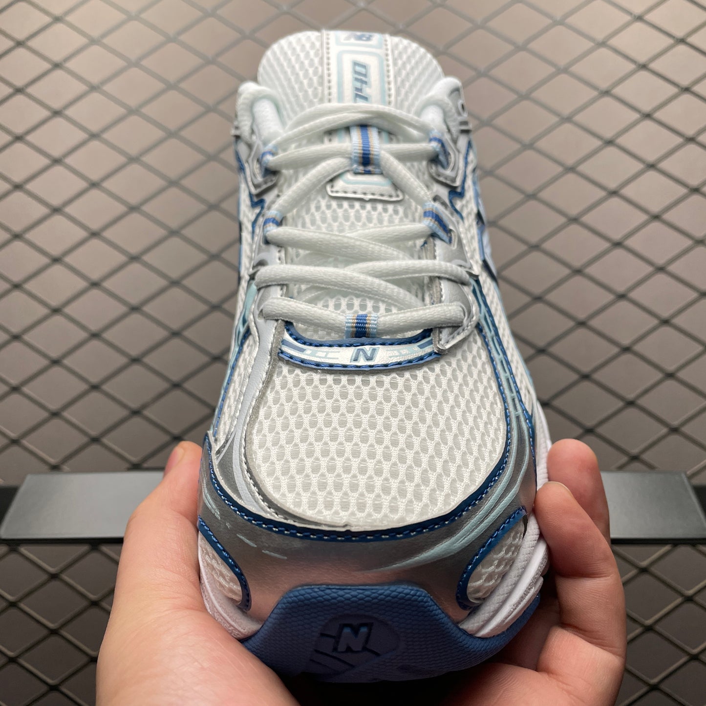 740 White / Blue / Silver