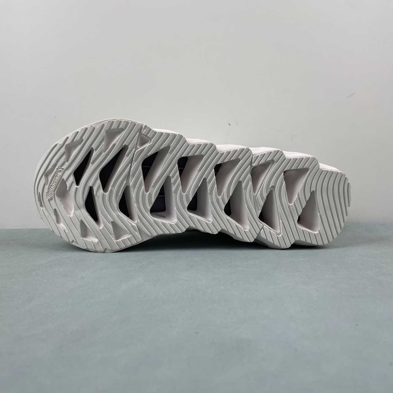 AD Switch Fwd M Triple White