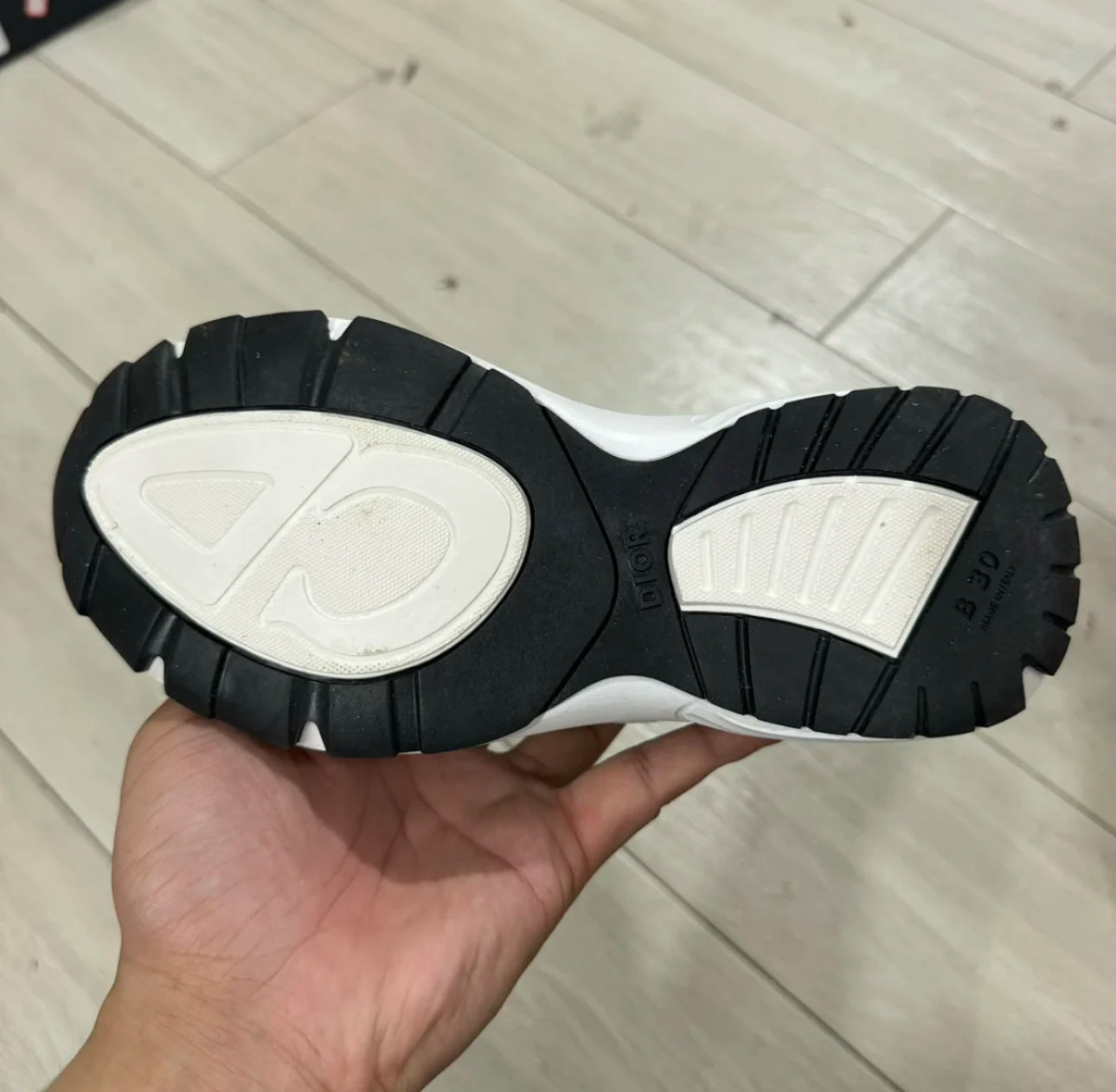 CD B30 Grey and White