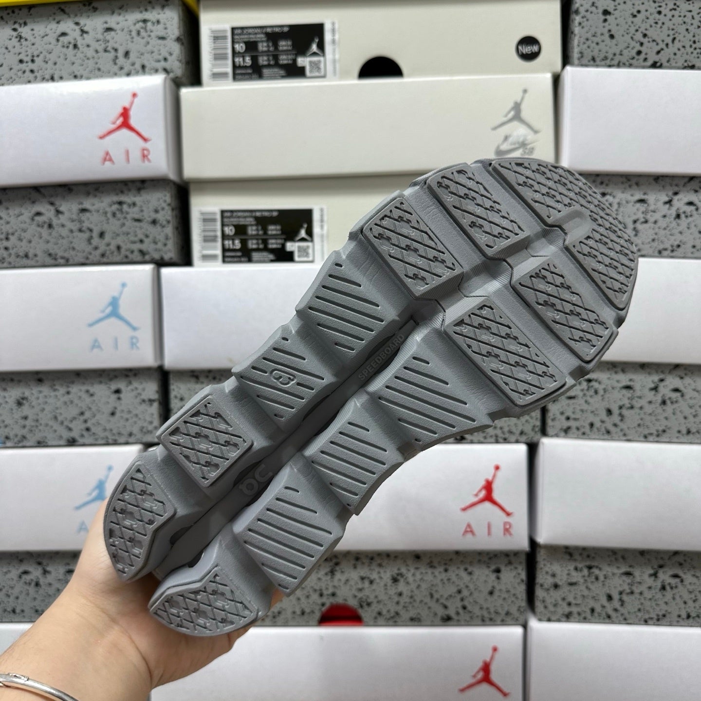 Cloudswift 4 Dark Grey