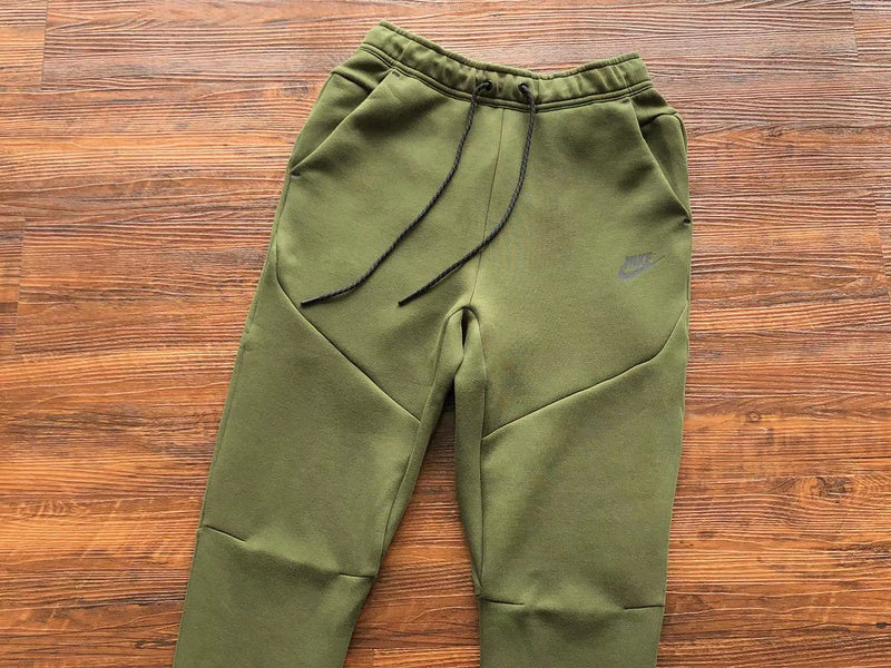 Conjunto Tech Fleece Verde