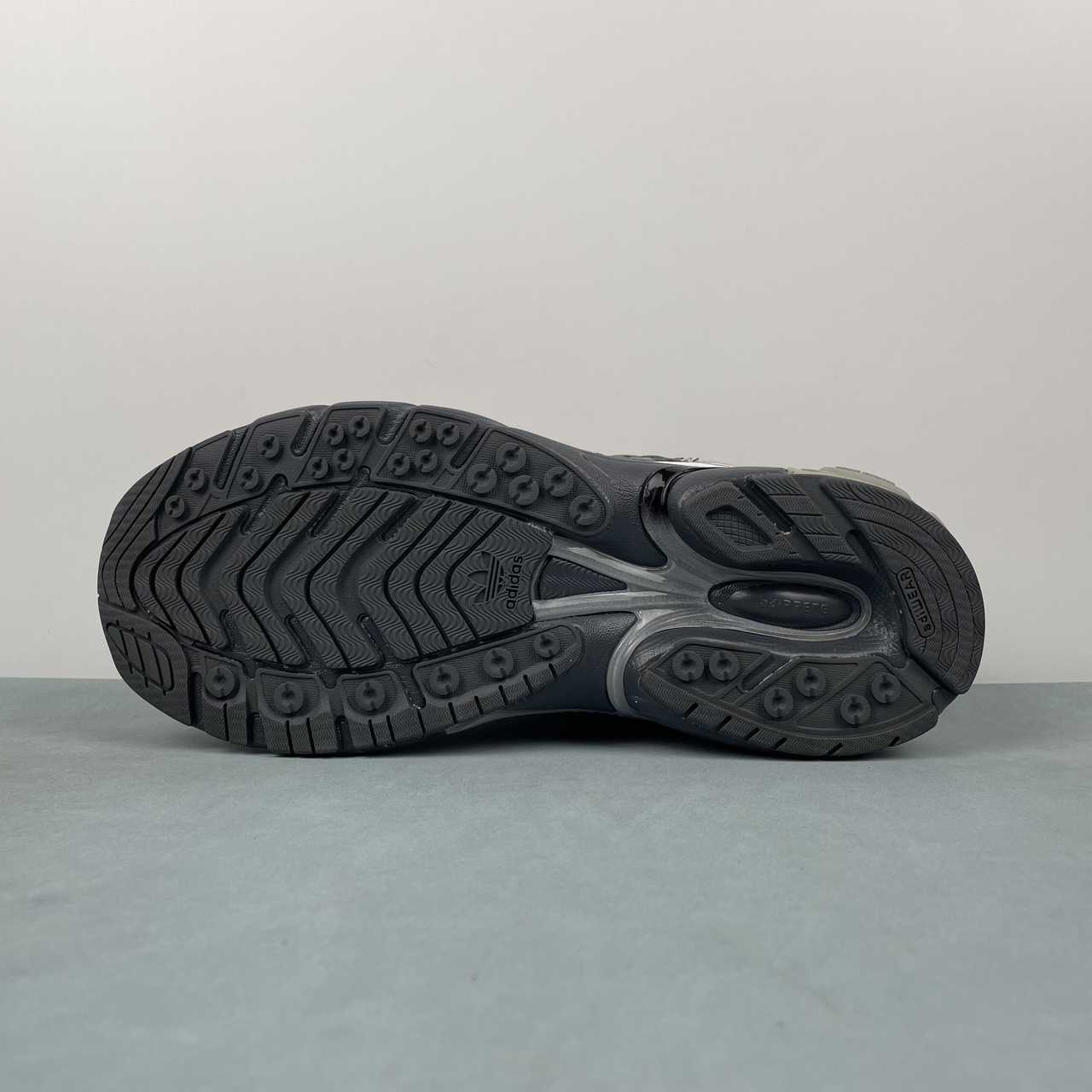 AD Adistar Cushion SFTM Silver Grey