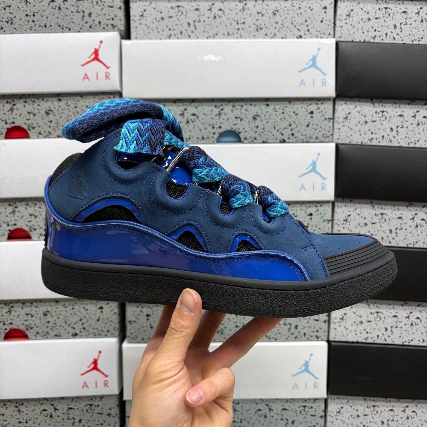 Curb Azul