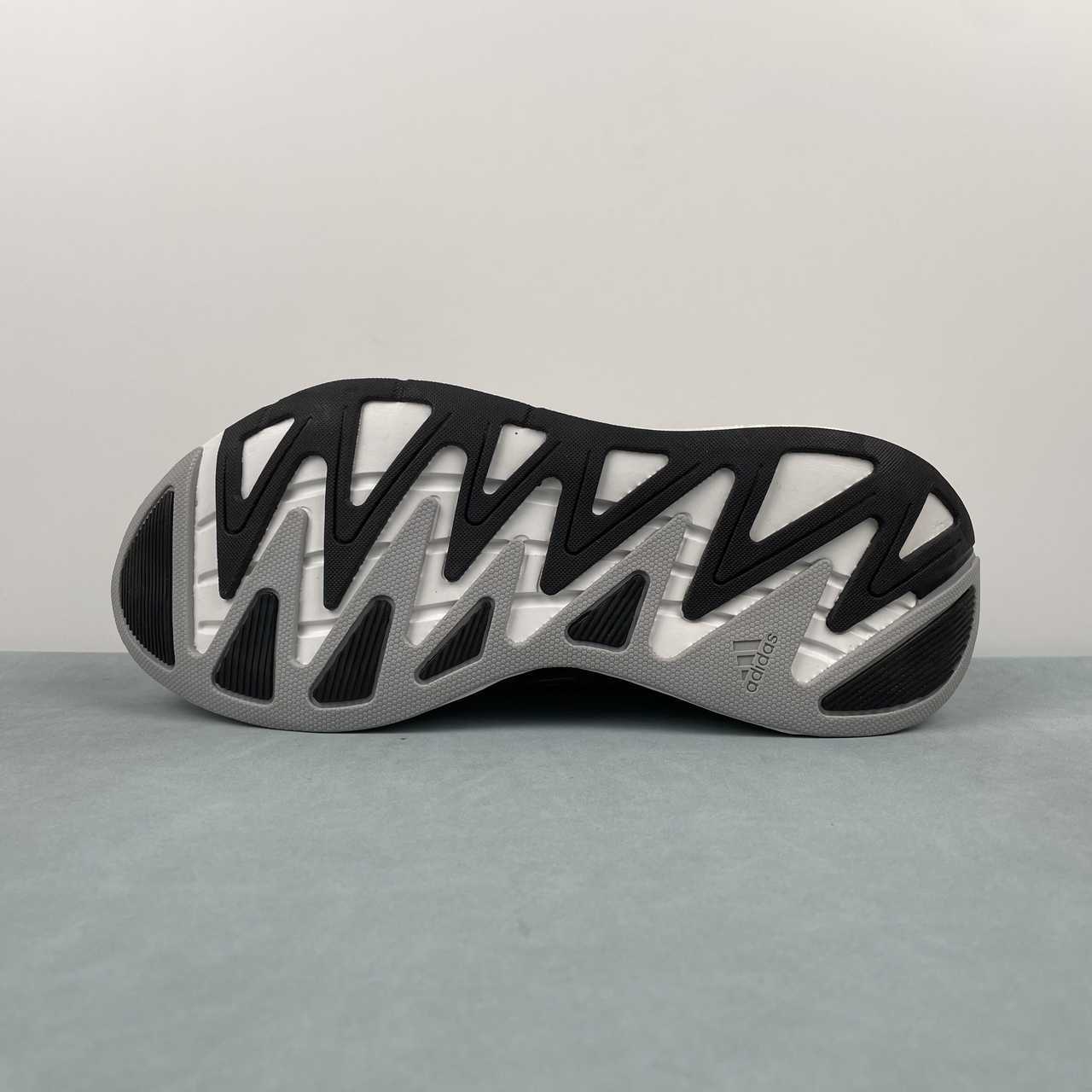 Adizero Aruku White Black