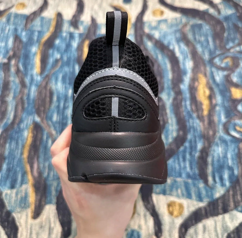 B22 Black