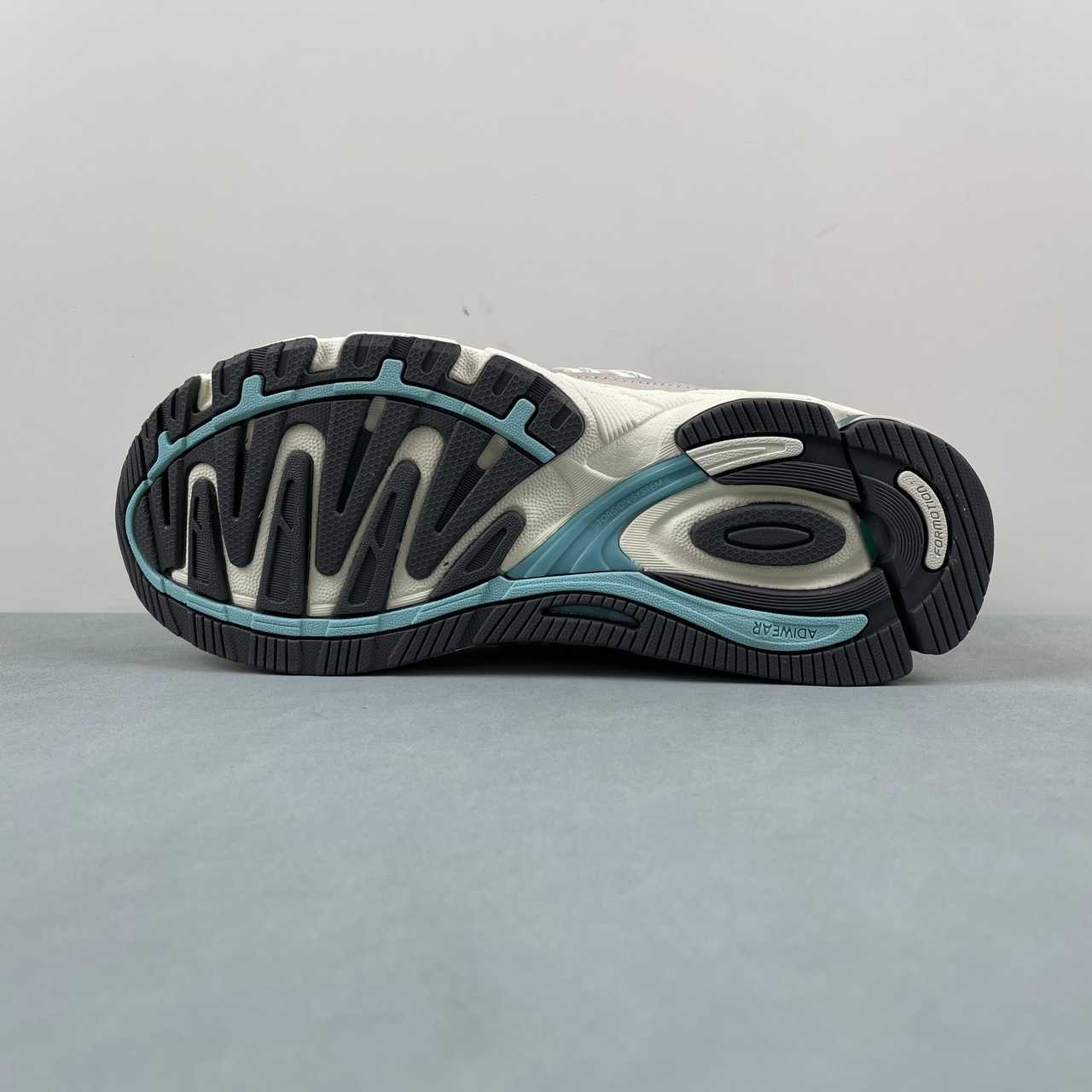 AD Response White Black Green