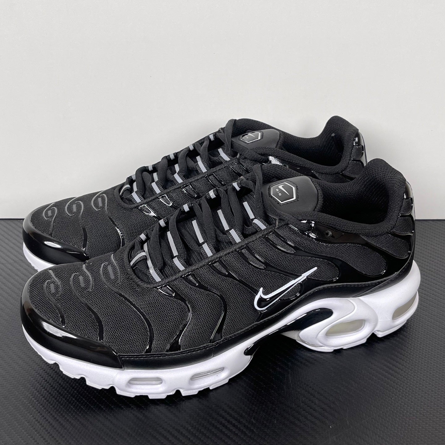 TN Black White