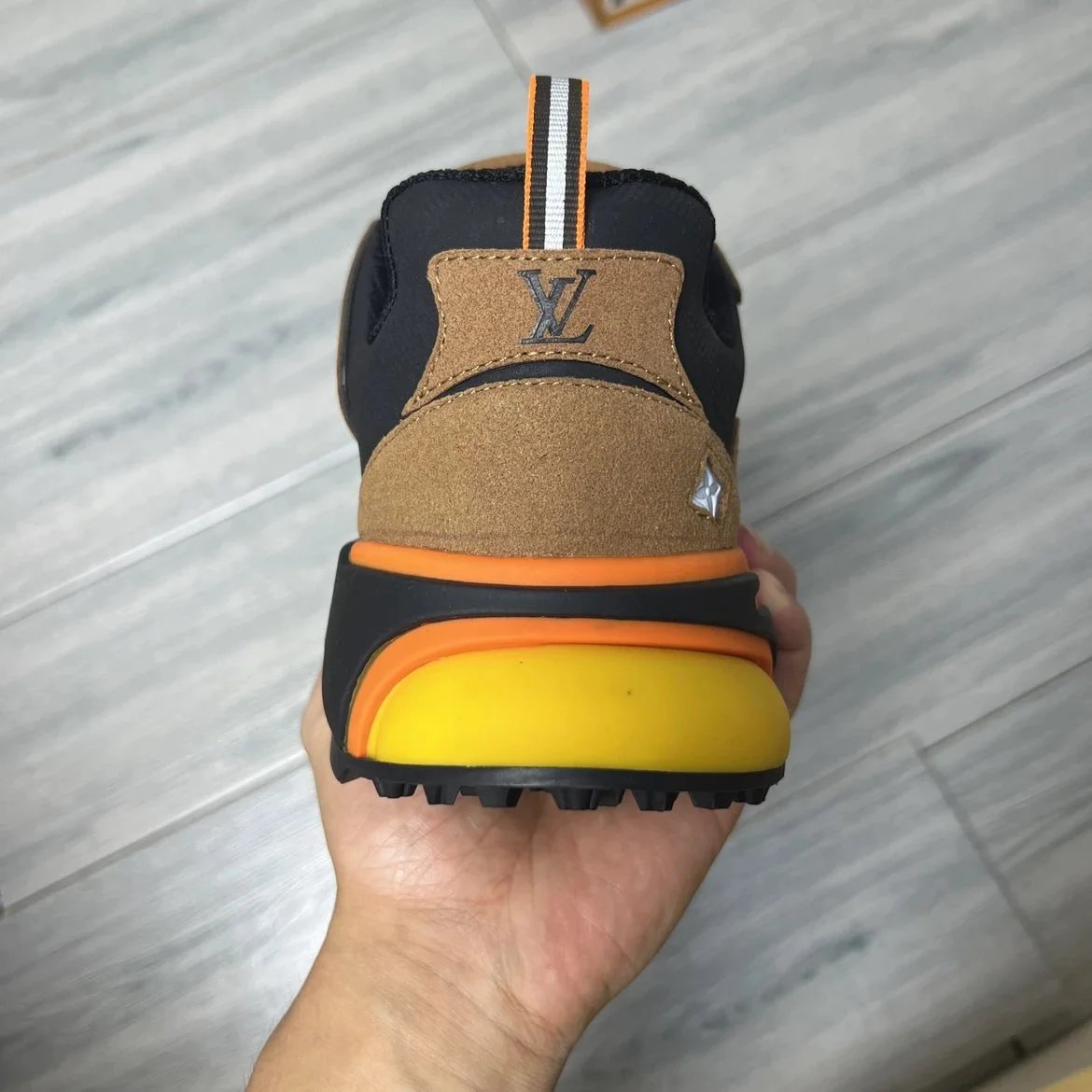 Runner Tatic Marrom