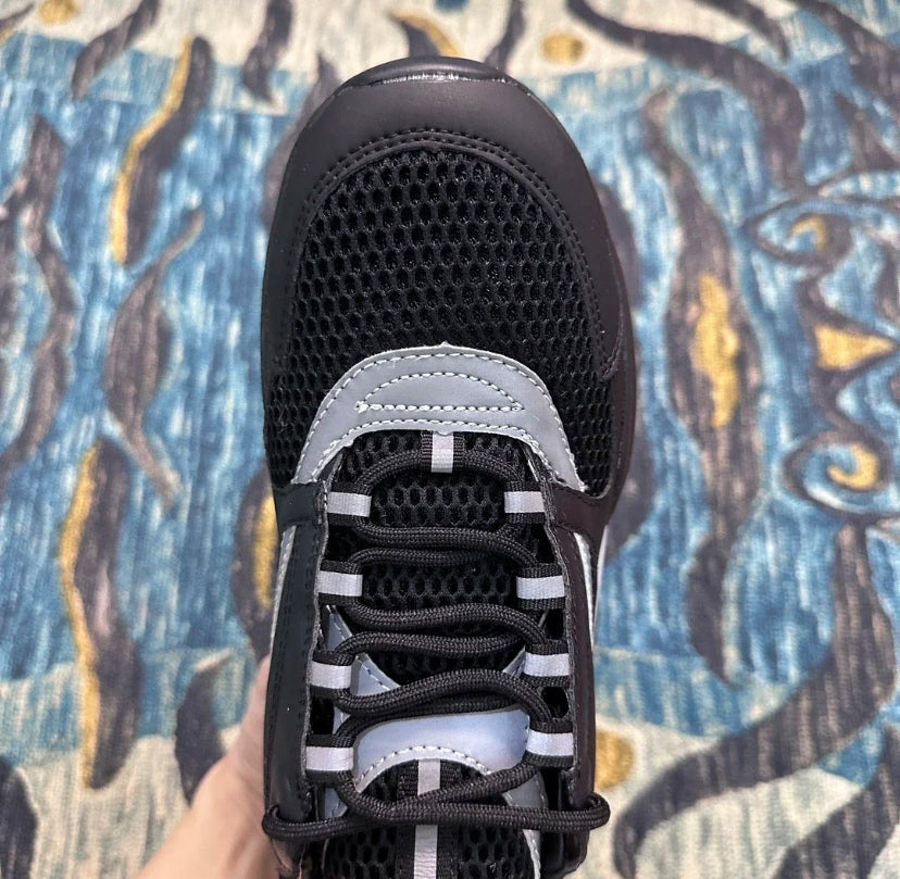 B22 Black