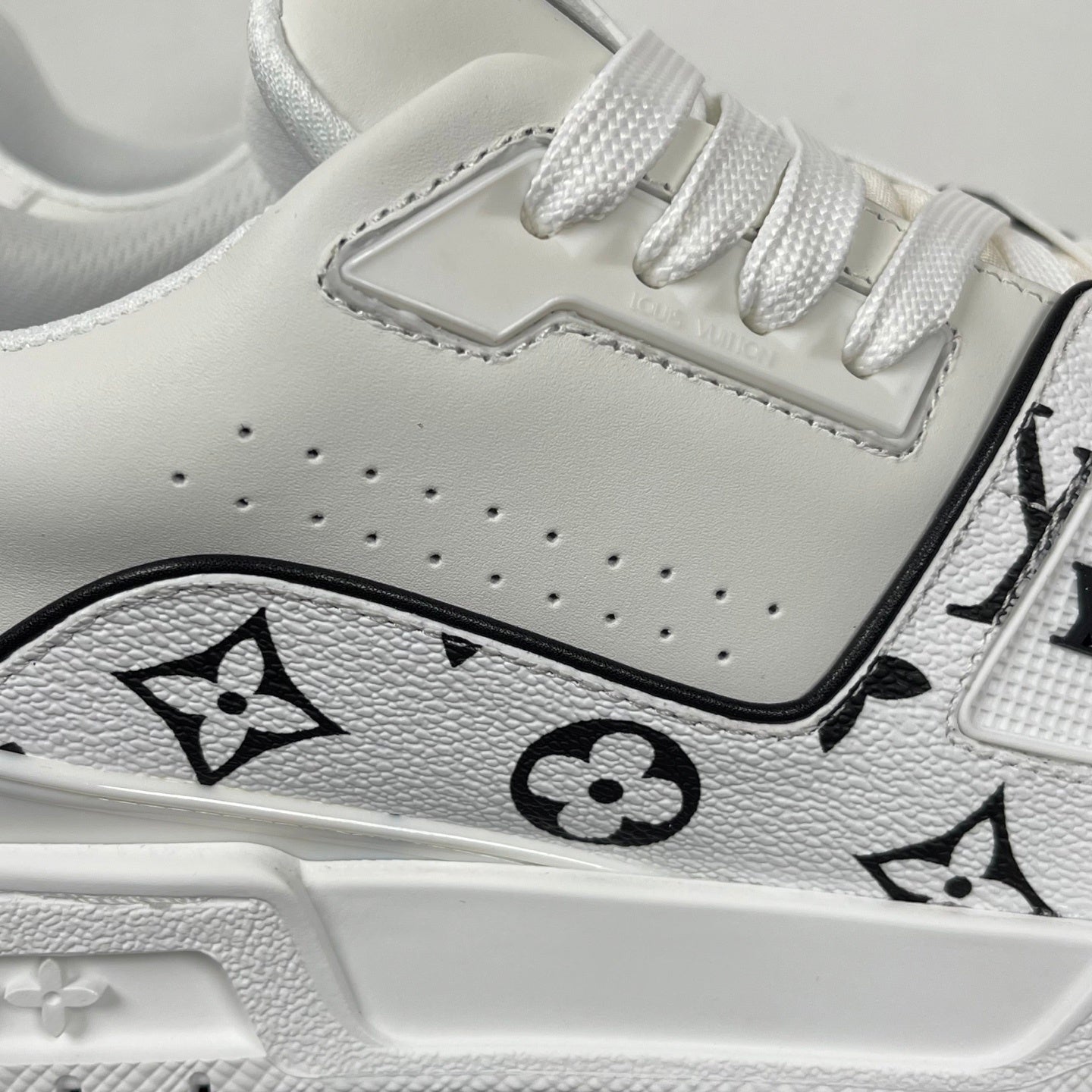 Trainer White Monogram