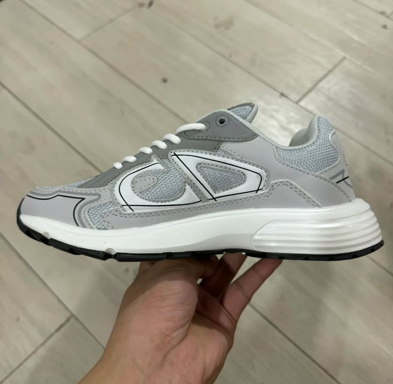 CD B30 Grey and White