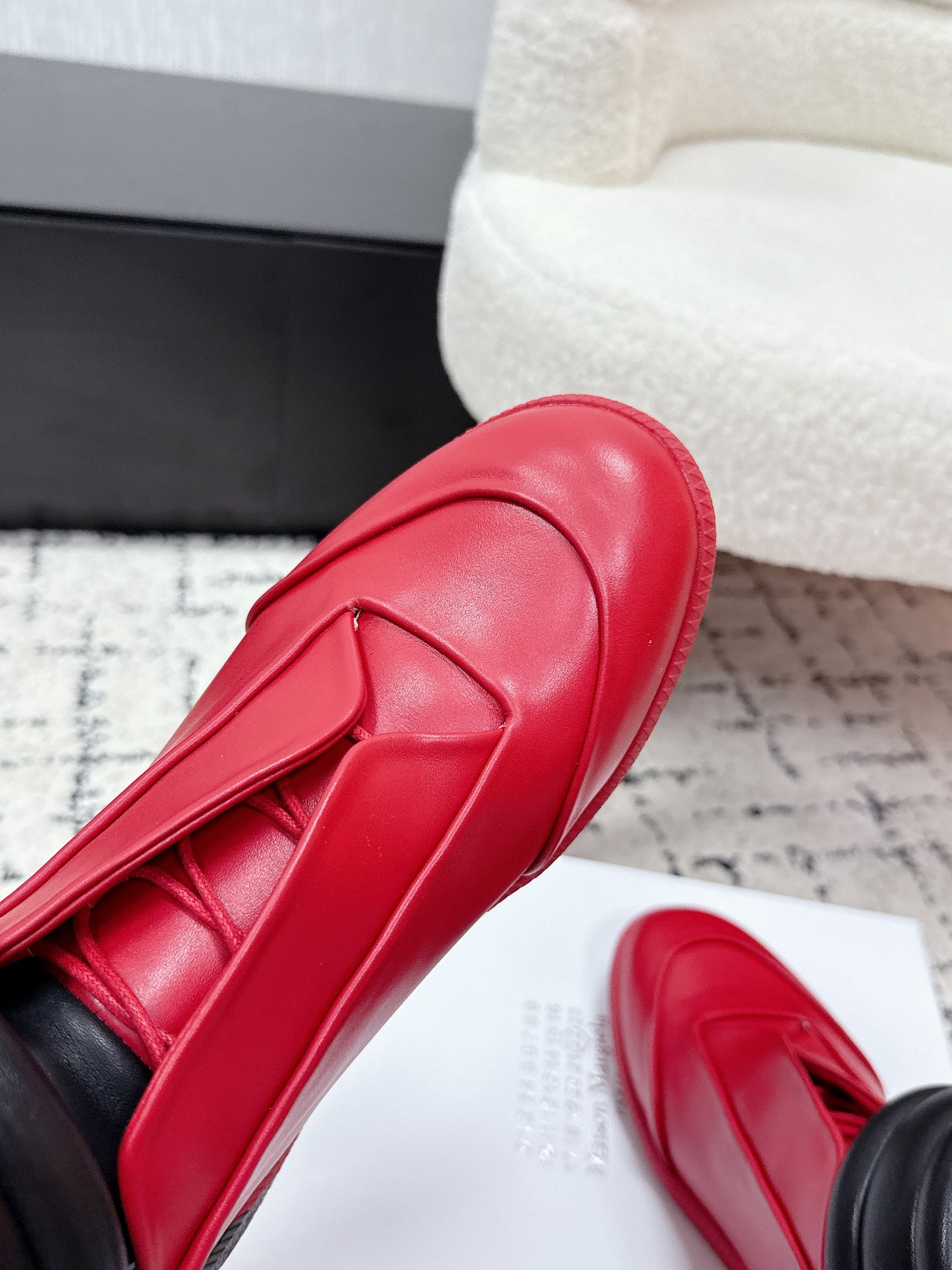 Maison High Red Black