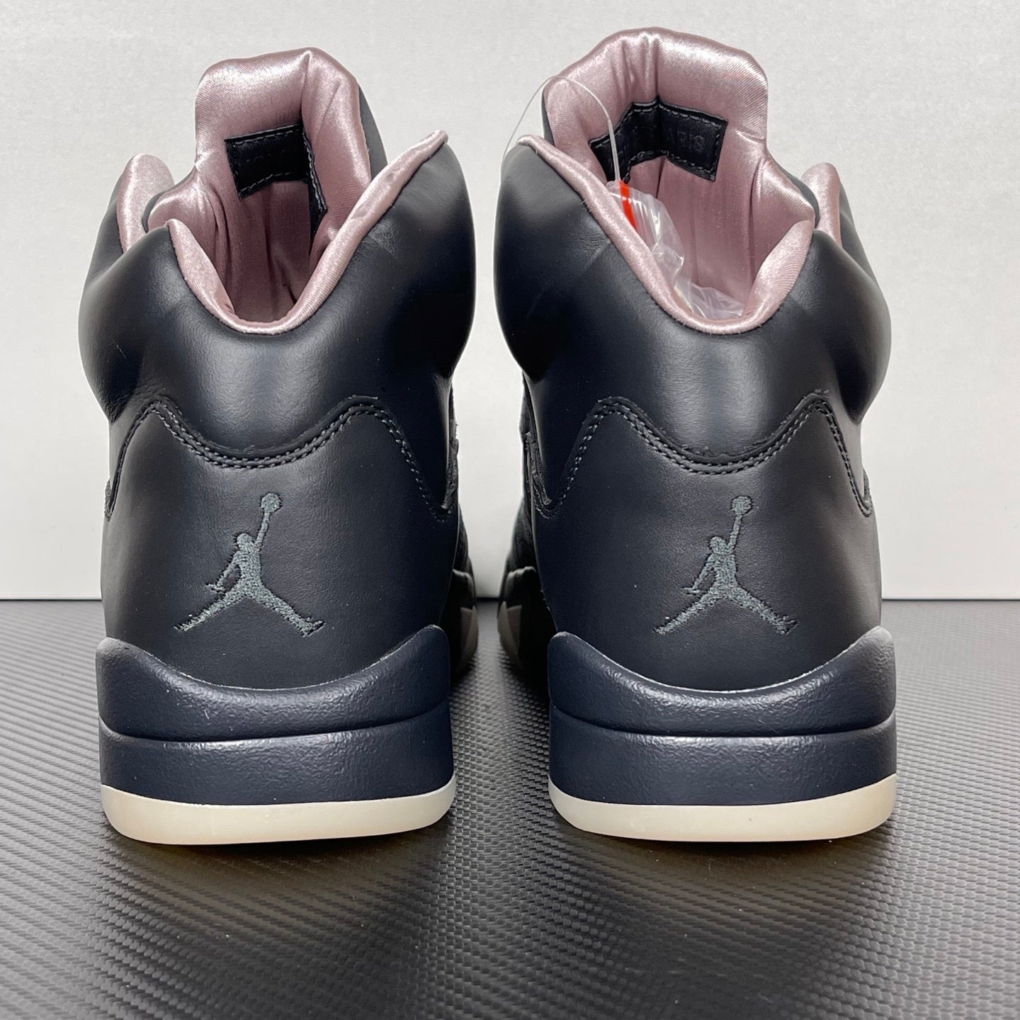 KB5 Off-Noir