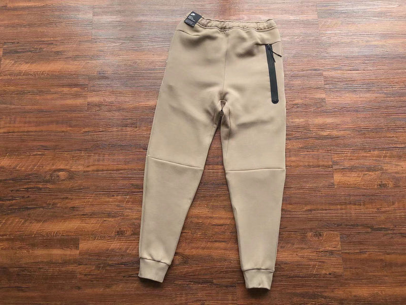 Conjunto Tech Fleece Branco e Bege