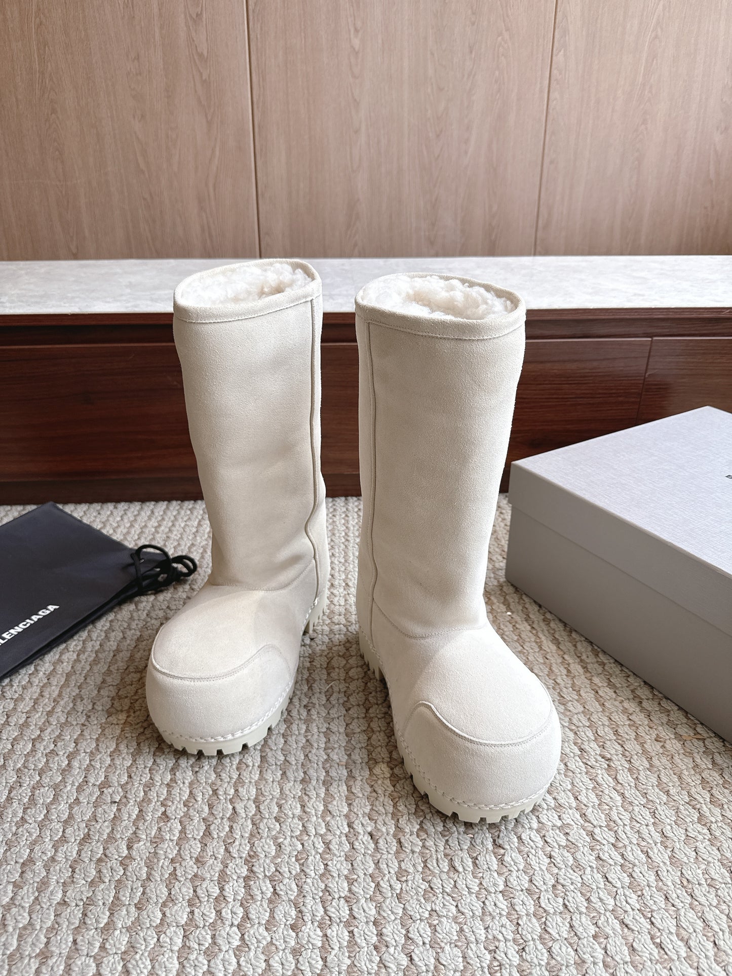BLG Alaska fur suede boots White