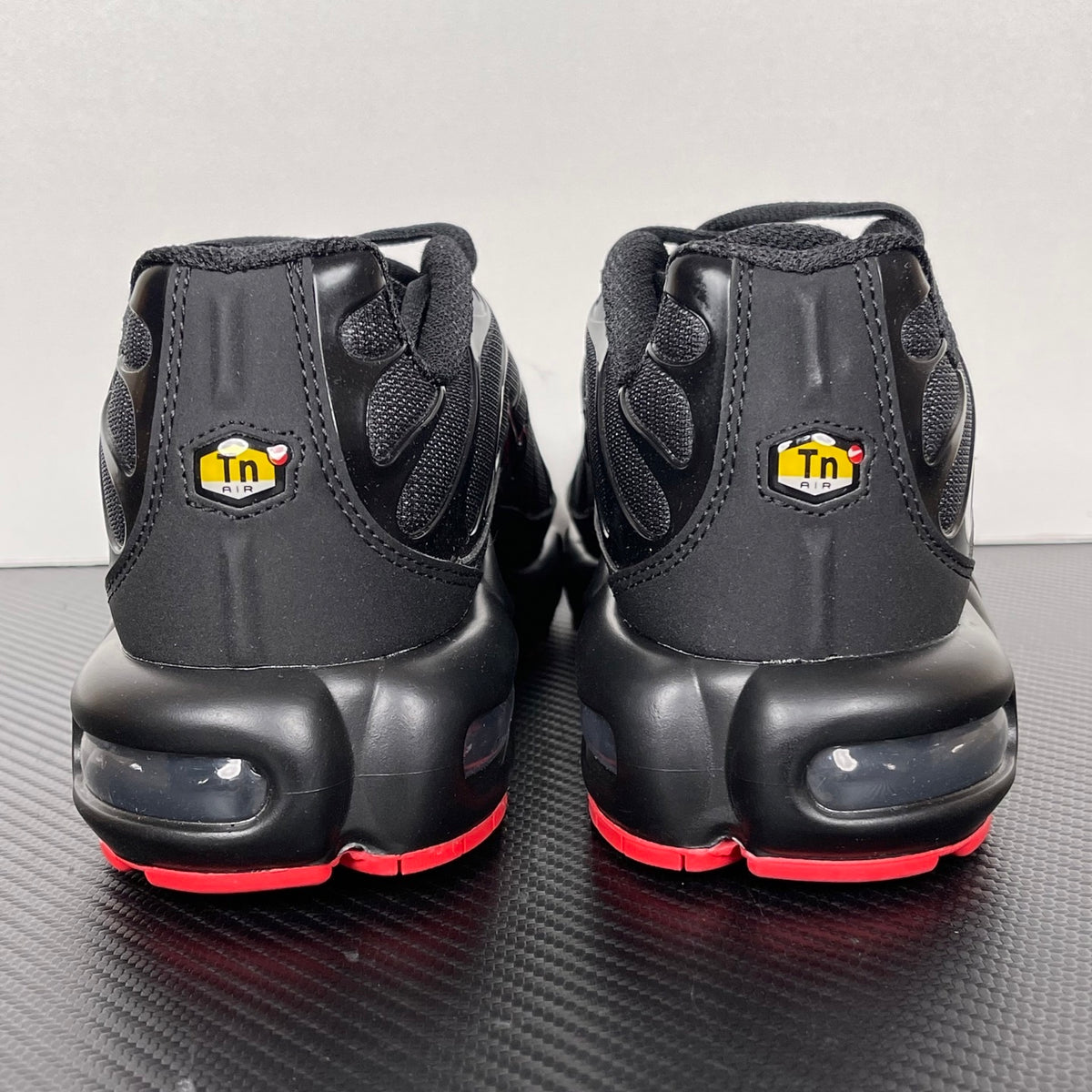 TN Black Red