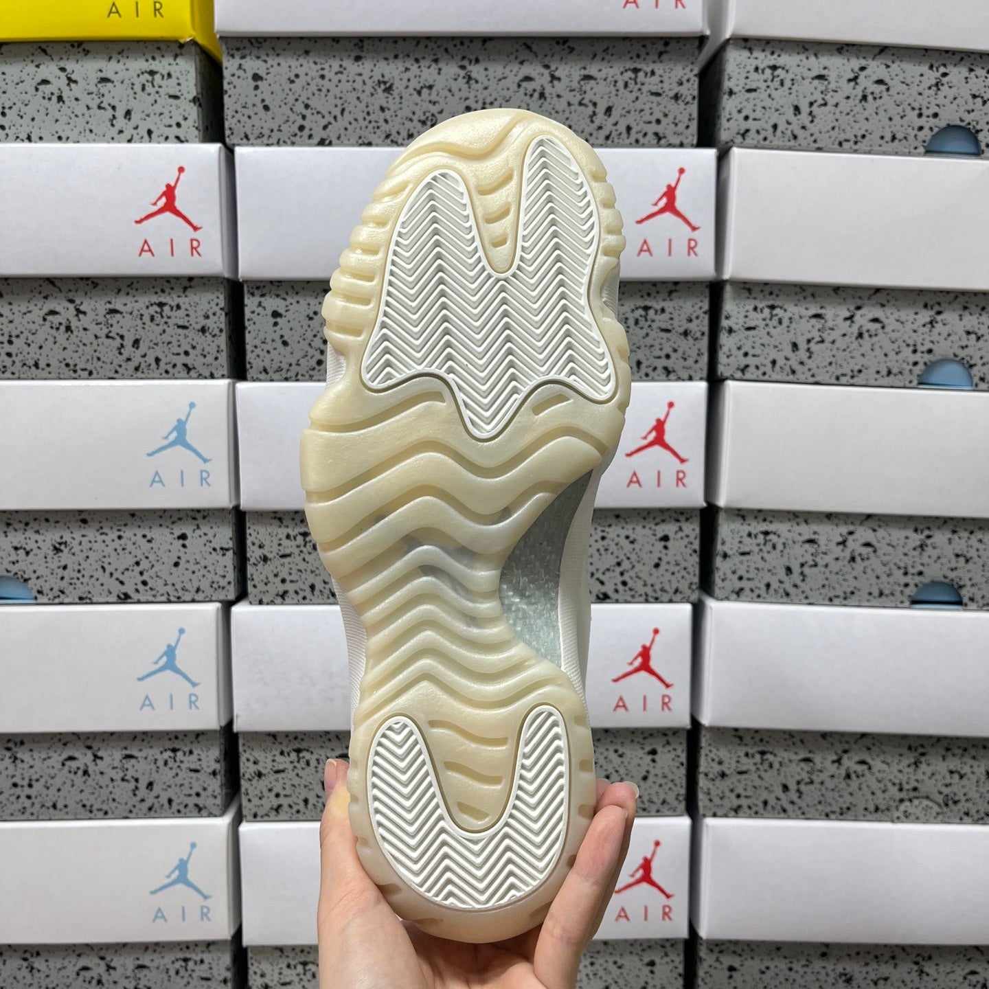 AJ11 Retro Pearl