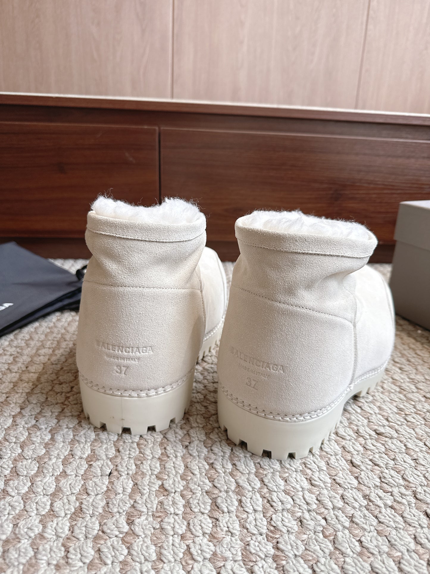 BLG Alaska Suede Boots White