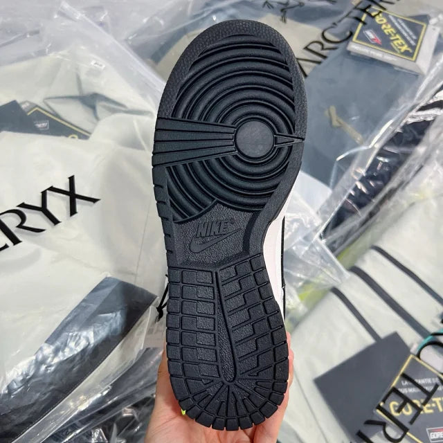 Dunk SP Black And White