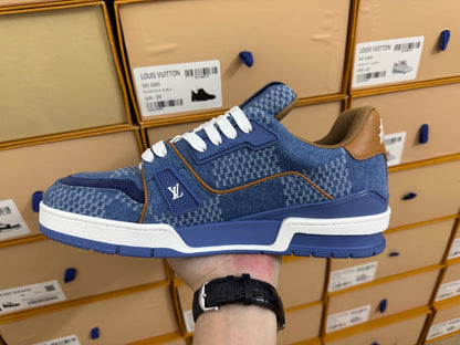 Trainer Blue