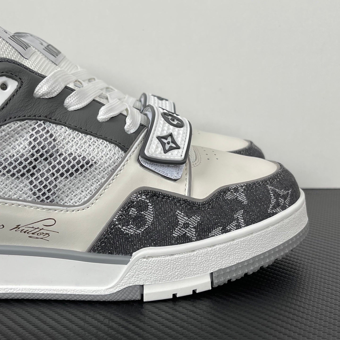 Trainer Gray