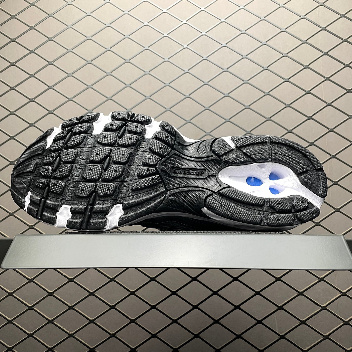 740 Silver / White / Black