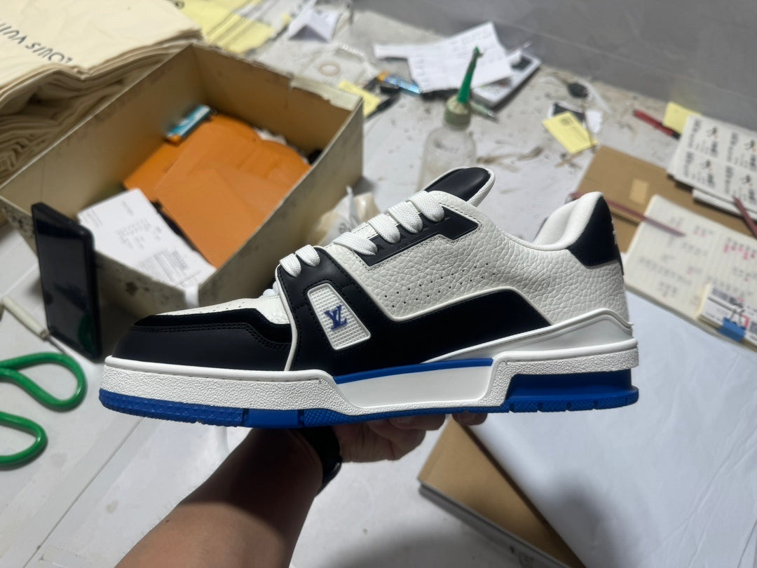 Trainer White and Blue