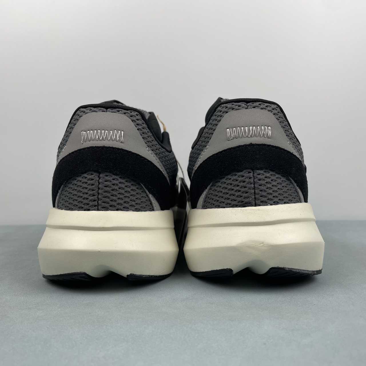 AD Lightblaze Black Silver Grey