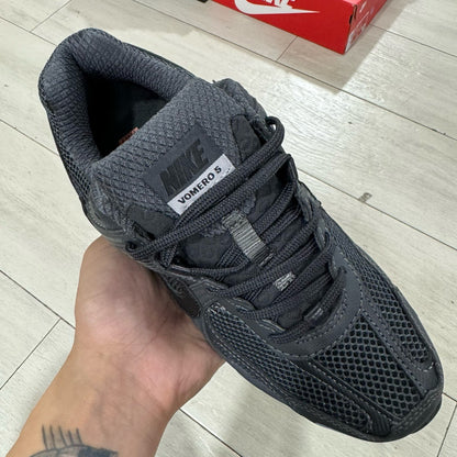 Air Zoom Vomero 5 Black