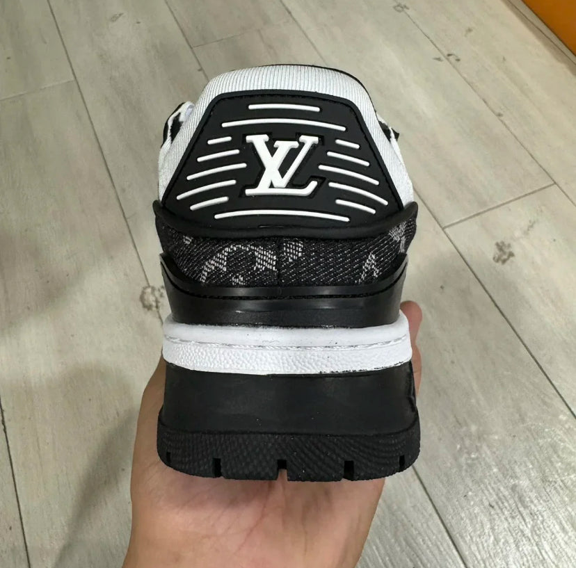 Louis Vuitton Trail Black