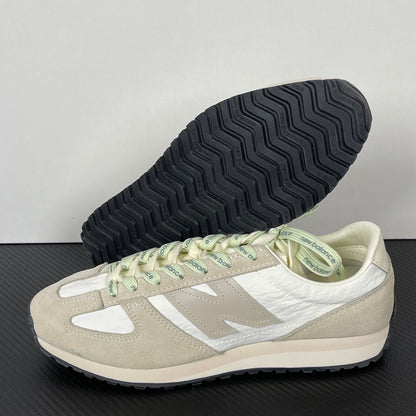 471 Bisque and Flat Taupe