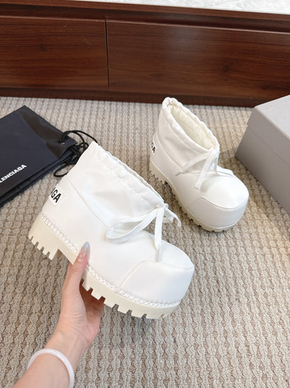 BLG Alaska Suede Boots White