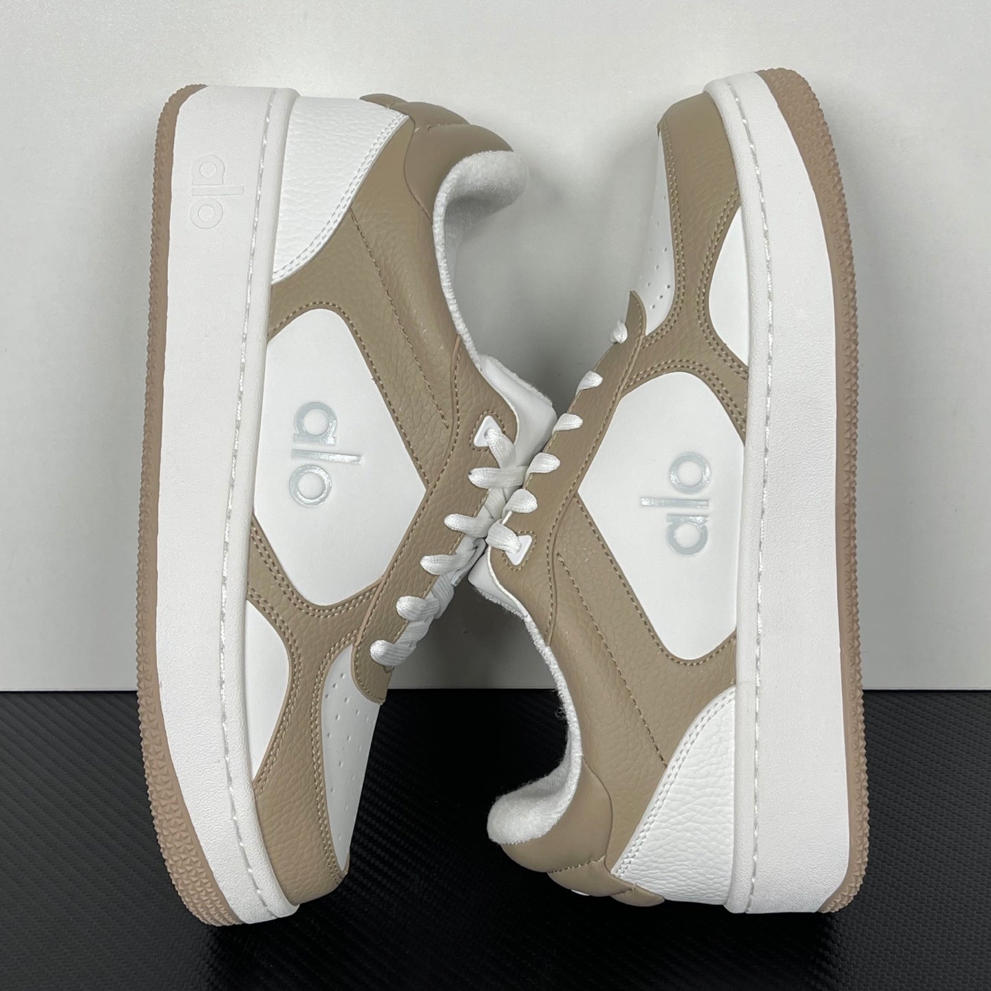 Sapatilhas Alo Bege White