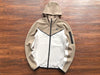 Conjunto Tech Fleece Branco e Bege