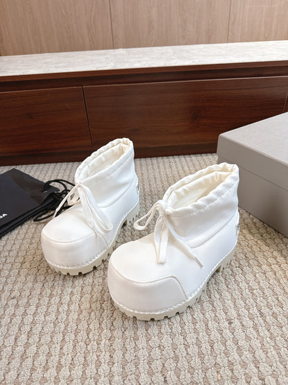 BLG Alaska Suede Boots White
