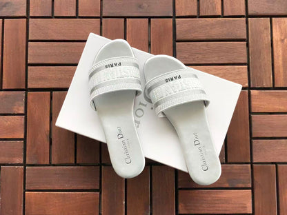 Chinelos Dior