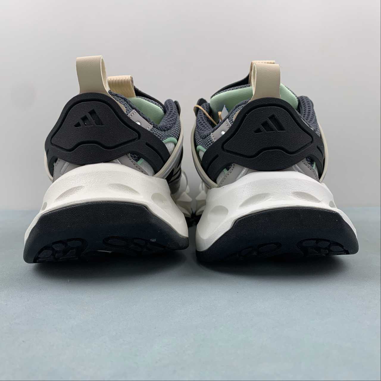 AD XLG Runner Deluxe Black Beige White