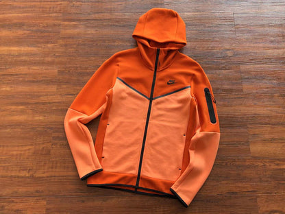 Conjunto Tech Fleece Laranja
