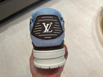 Trainer Blue