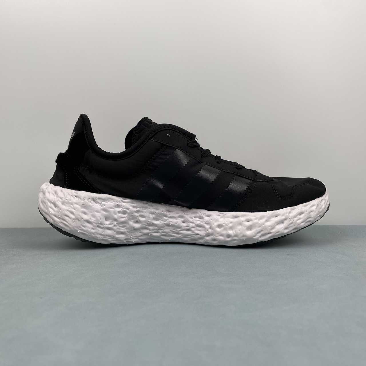 AD ZPONGE Black White