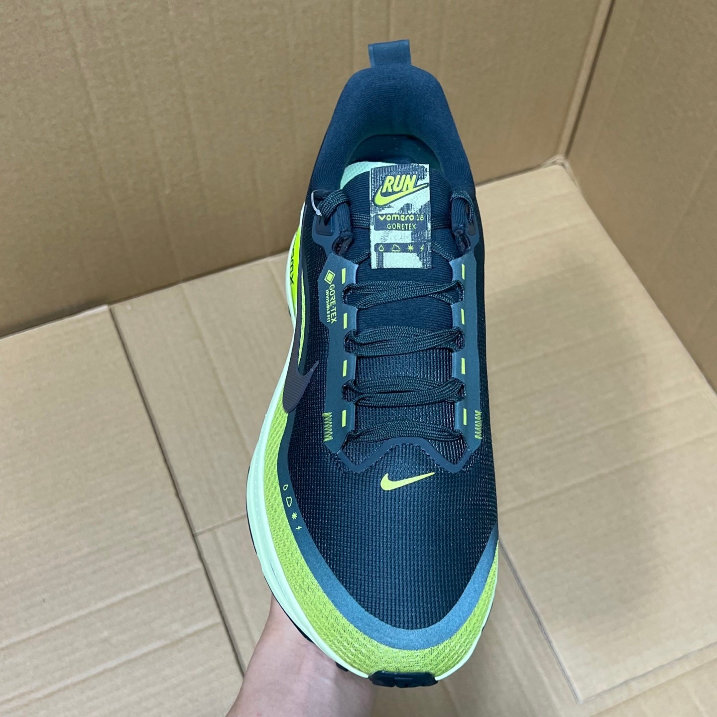 Vomero 18 Gore-Tex Seaweed/Light Liquid Lime