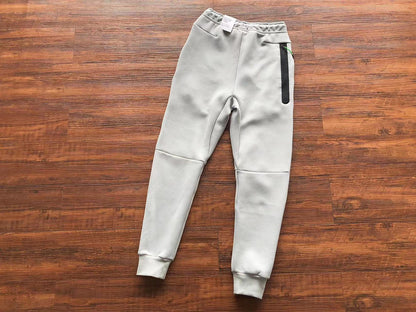 Conjunto Tech Fleece Cinza