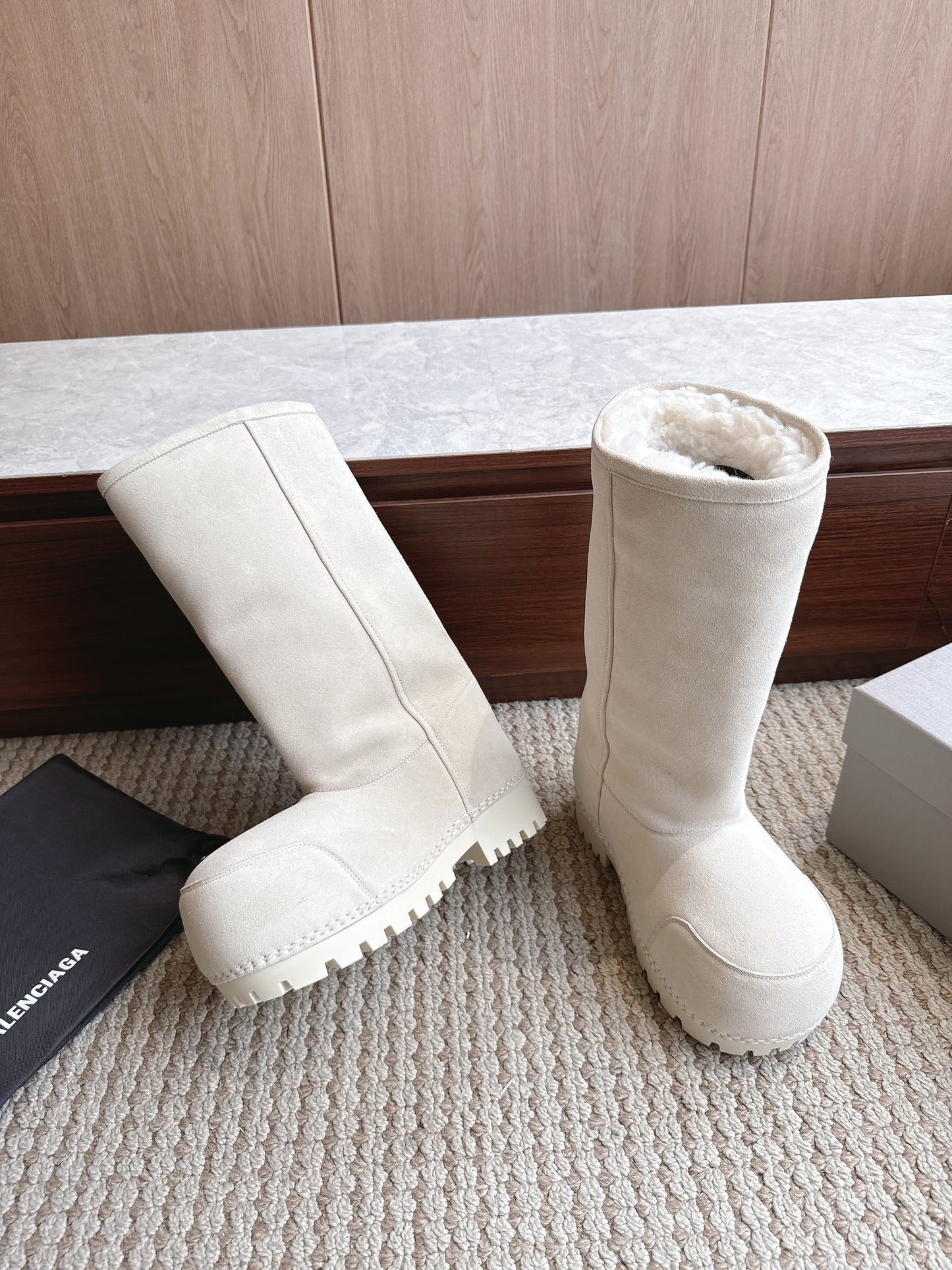BLG Alaska fur suede boots White