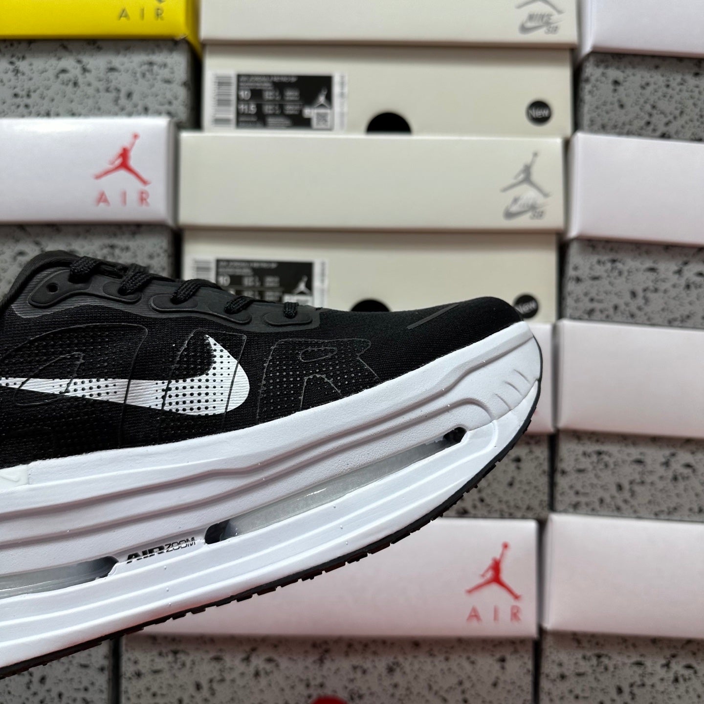Vomero Premium Black/White